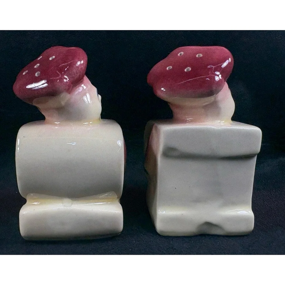 Vintage Shawnee Chef Salt and Pepper Shakers 3.5 Inches Tall No Stoppers‎